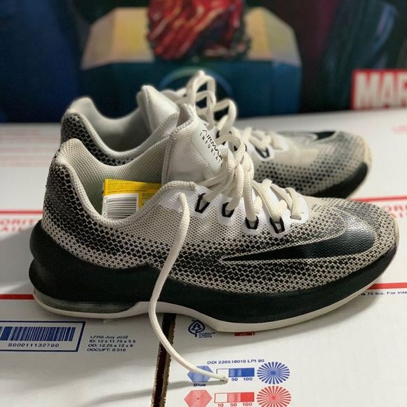 Nike Air Max infuriate youth size 4 - Picture 2 of 7